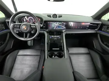 2025 Porsche Panamera с пробегом 12 033 км