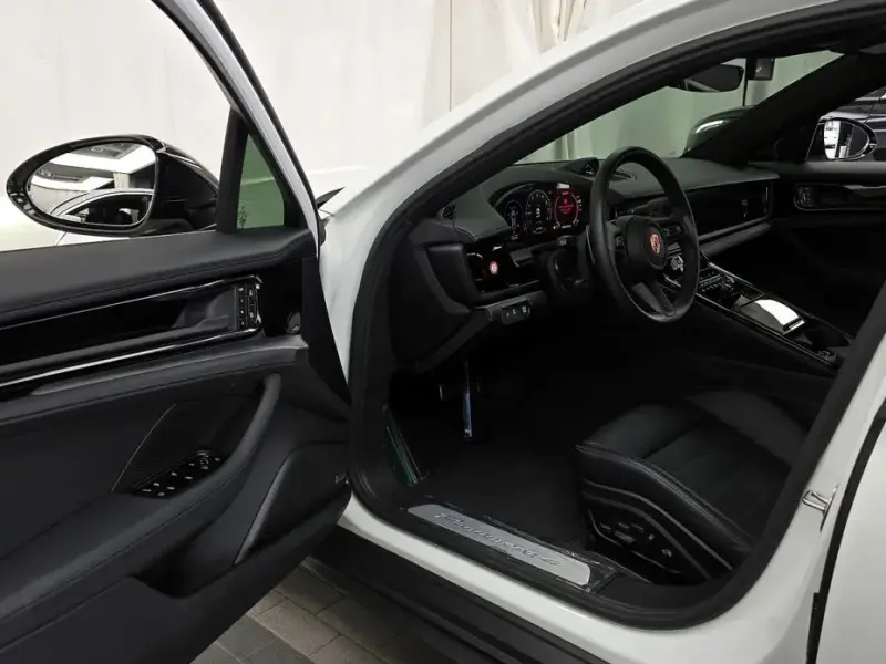 2025 Porsche Panamera с пробегом 12 033 км