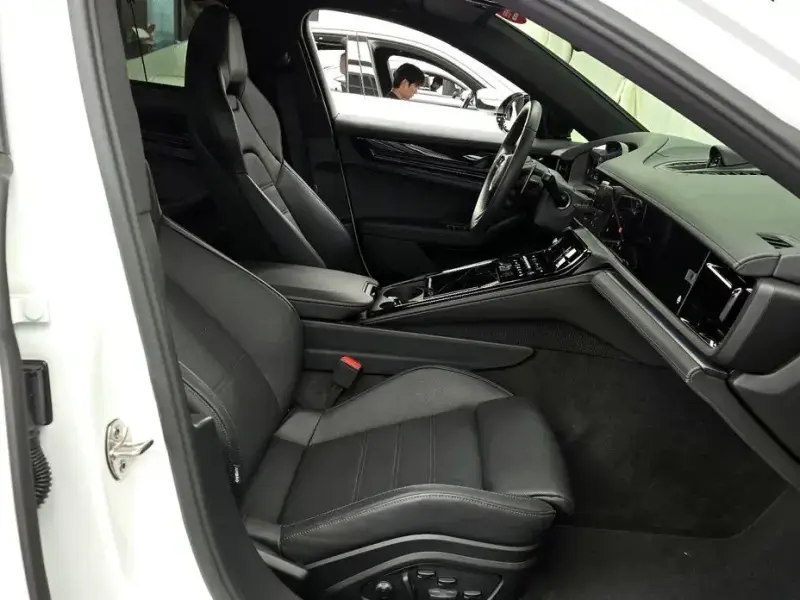 2025 Porsche Panamera с пробегом 12 033 км