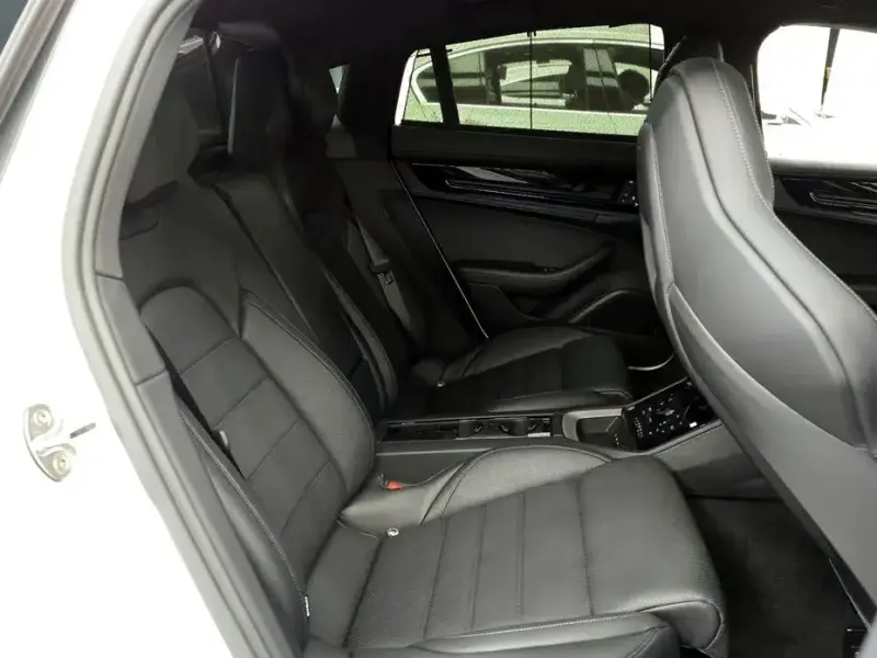 2025 Porsche Panamera с пробегом 12 033 км