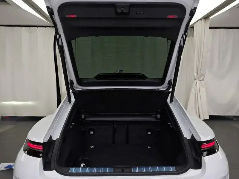 2025 Porsche Panamera с пробегом 12 033 км
