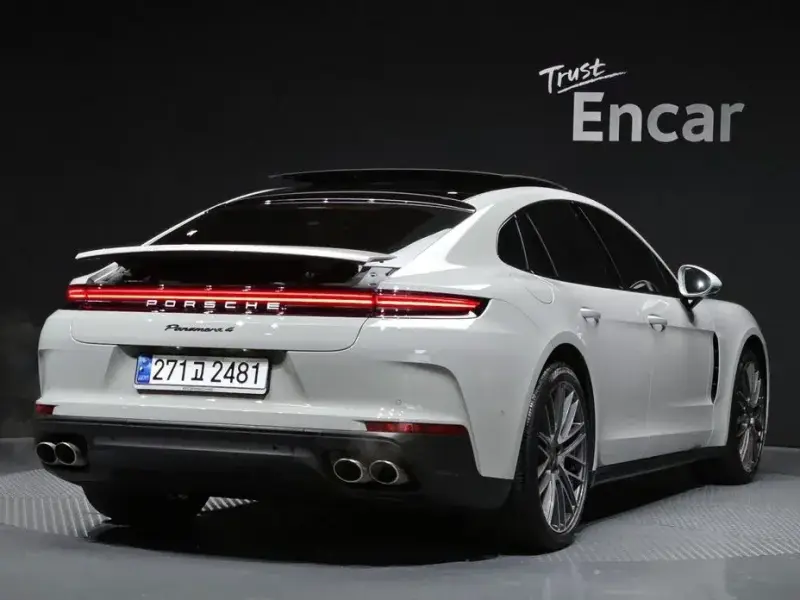 2025 Porsche Panamera с пробегом 12 713 км