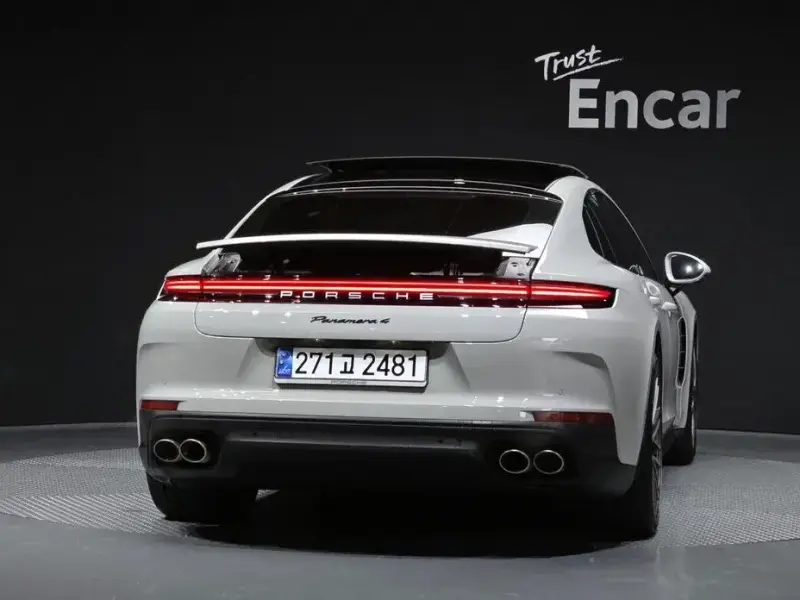 2025 Porsche Panamera с пробегом 12 713 км