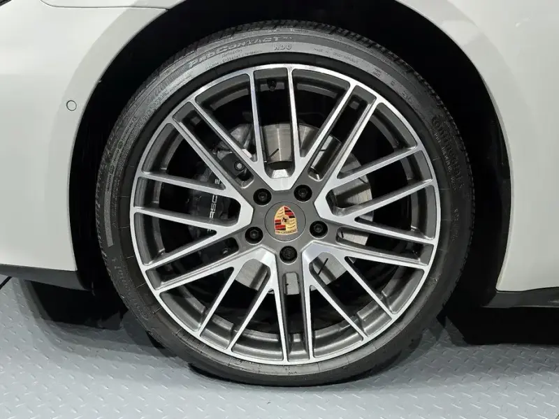 2025 Porsche Panamera с пробегом 12 713 км