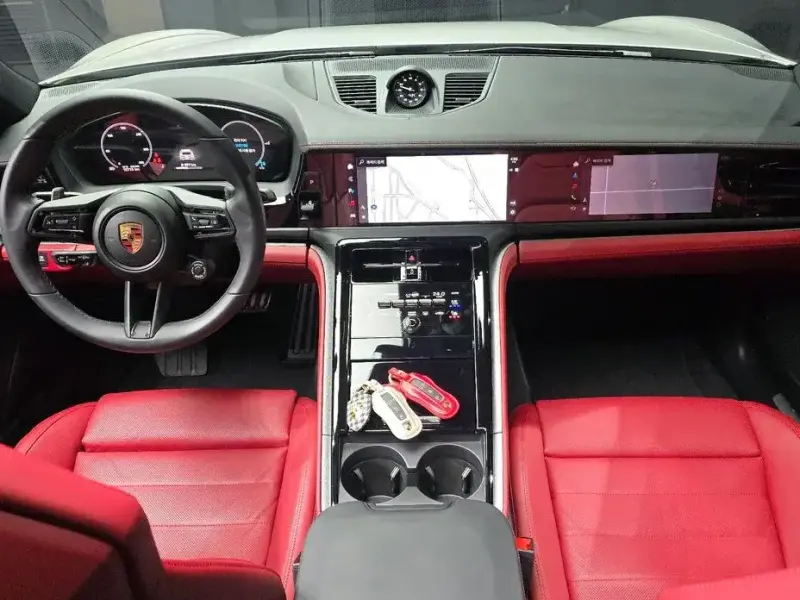 2025 Porsche Panamera с пробегом 12 713 км