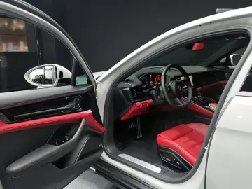 2025 Porsche Panamera с пробегом 12 713 км