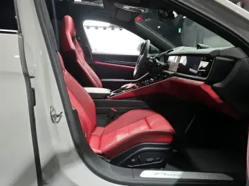 2025 Porsche Panamera с пробегом 12 713 км