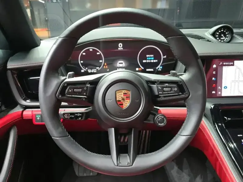 2025 Porsche Panamera с пробегом 12 713 км