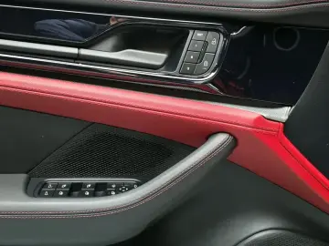 2025 Porsche Panamera с пробегом 12 713 км