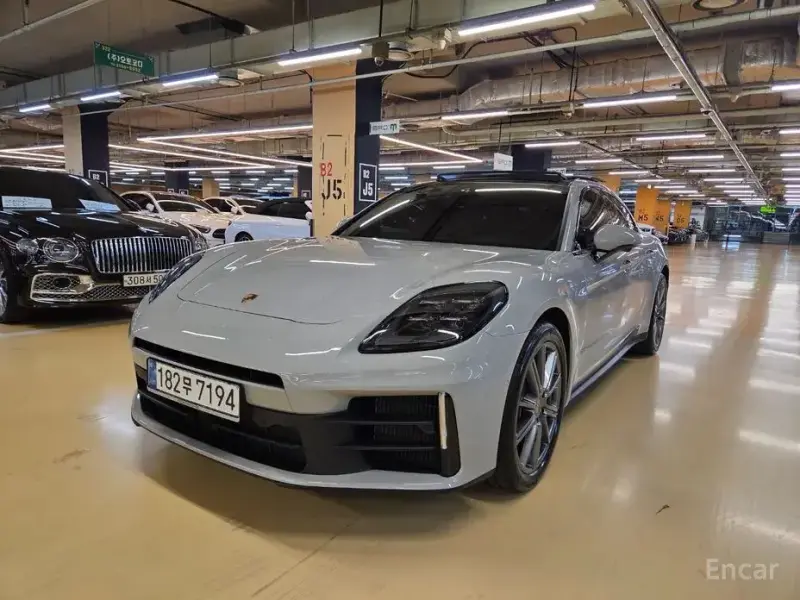 2025 Porsche Panamera с пробегом 3 800 км