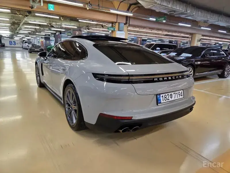 2025 Porsche Panamera с пробегом 3 800 км