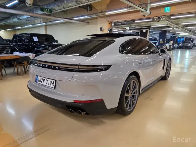 2025 Porsche Panamera с пробегом 3 800 км