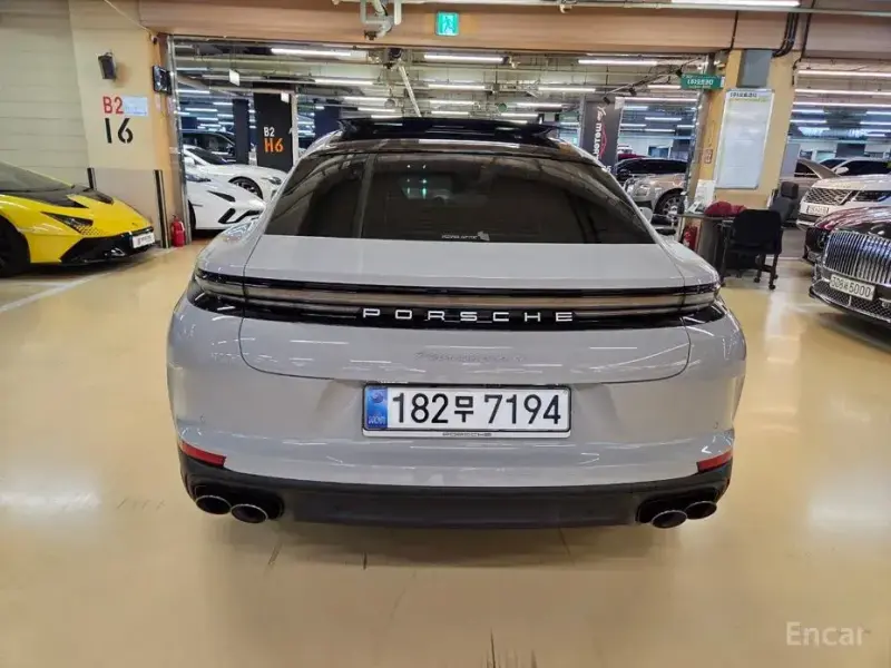 2025 Porsche Panamera с пробегом 3 800 км