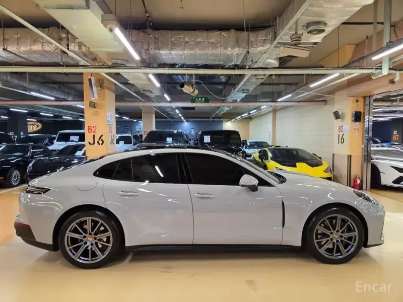 2025 Porsche Panamera с пробегом 3 800 км