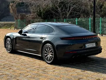 2024 Porsche Panamera с пробегом 4 700 км