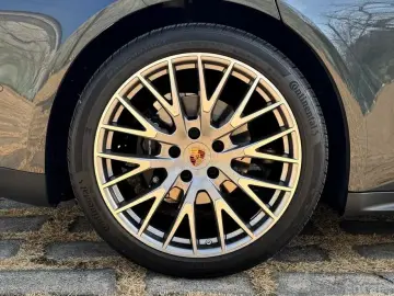 2024 Porsche Panamera с пробегом 4 700 км