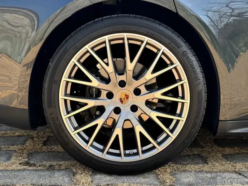 2024 Porsche Panamera с пробегом 4 700 км