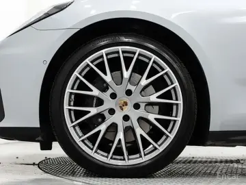 2025 Porsche Panamera с пробегом 2 910 км