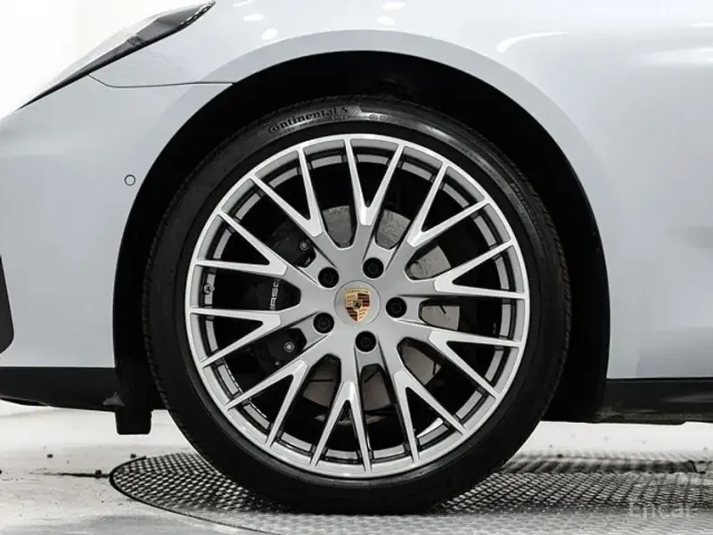 2025 Porsche Panamera с пробегом 2 910 км