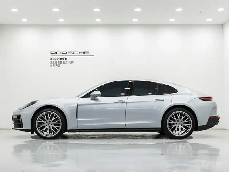 2025 Porsche Panamera с пробегом 2 910 км