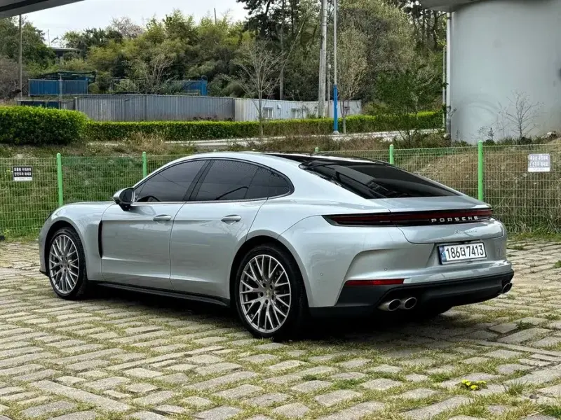 2024 Porsche Panamera с пробегом 2 200 км