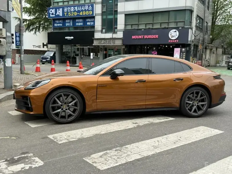 2025 Porsche Panamera с пробегом 2 300 км