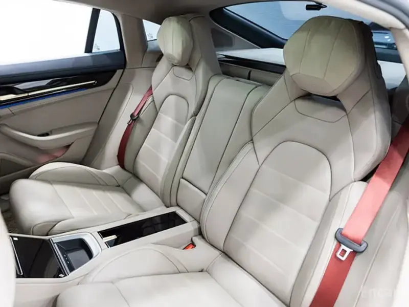2025 Porsche Panamera с пробегом 2 910 км