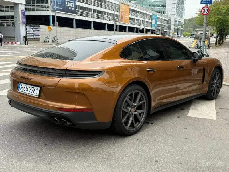 2025 Porsche Panamera с пробегом 2 300 км
