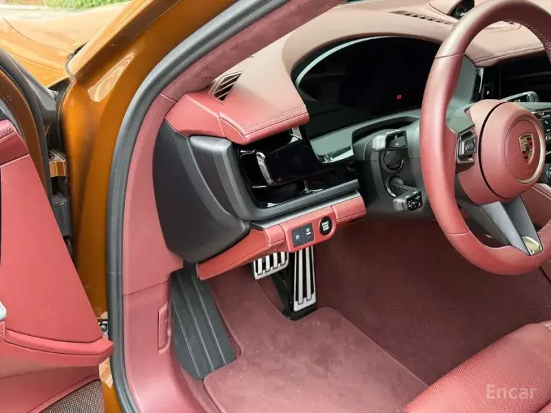 2025 Porsche Panamera с пробегом 2 300 км