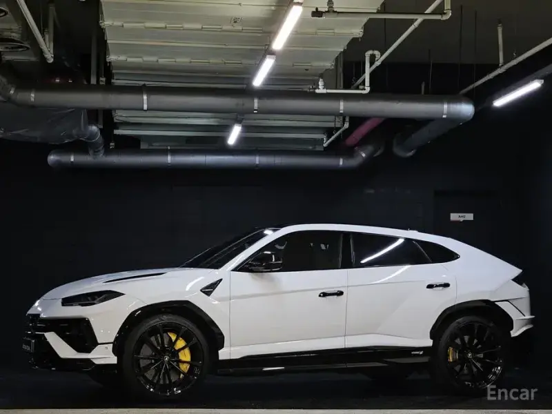 2023 Lamborghini Urus с пробегом 9 300 км