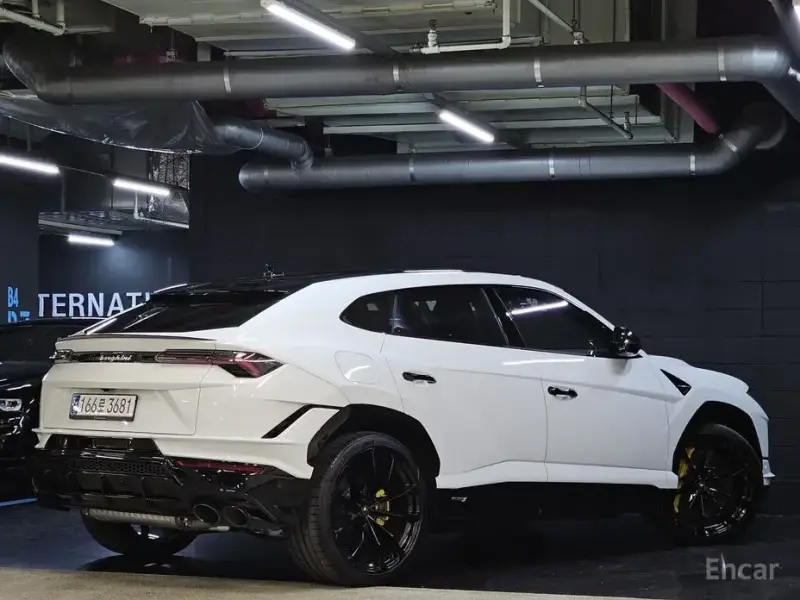 2023 Lamborghini Urus с пробегом 9 300 км
