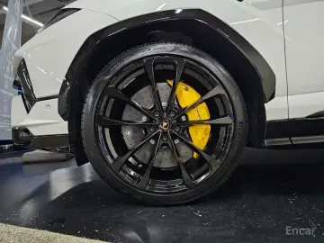 2023 Lamborghini Urus с пробегом 9 300 км