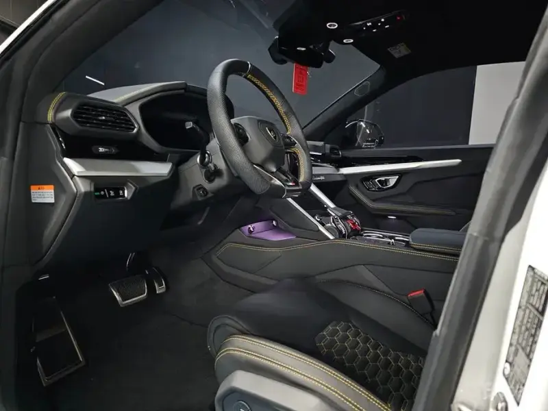 2023 Lamborghini Urus с пробегом 9 300 км