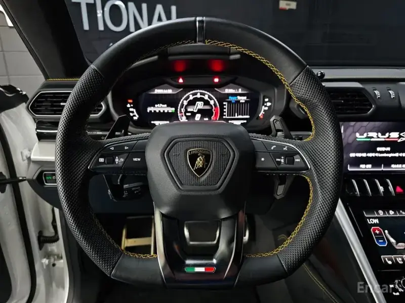 2023 Lamborghini Urus с пробегом 9 300 км