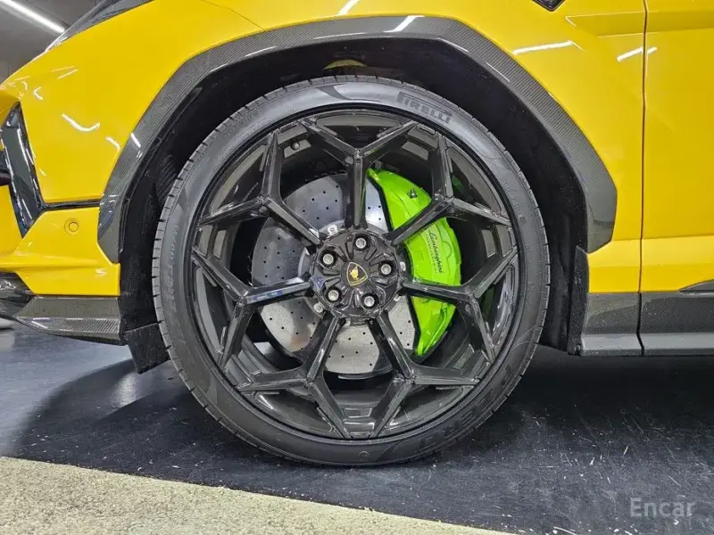 2024 Lamborghini Urus с пробегом 630 км