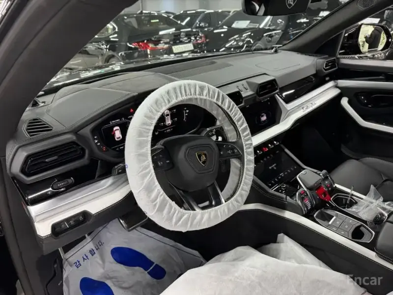 2025 Lamborghini Urus с пробегом 50 км