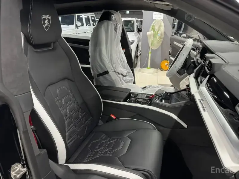 2025 Lamborghini Urus с пробегом 50 км