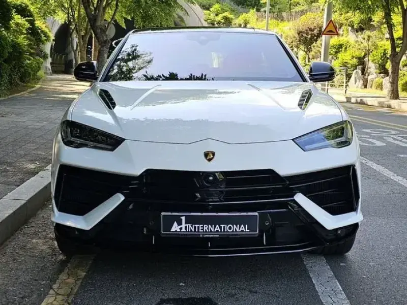 2023 Lamborghini Urus с пробегом 9 300 км