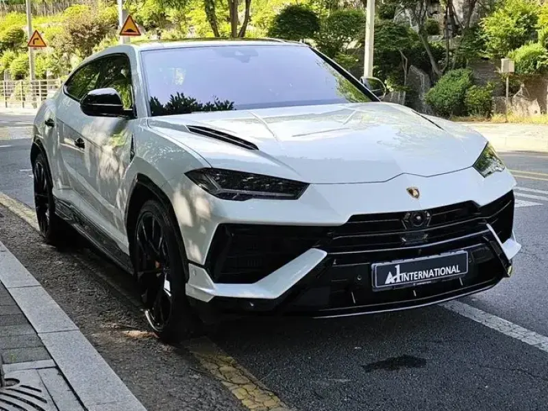 2023 Lamborghini Urus с пробегом 9 300 км