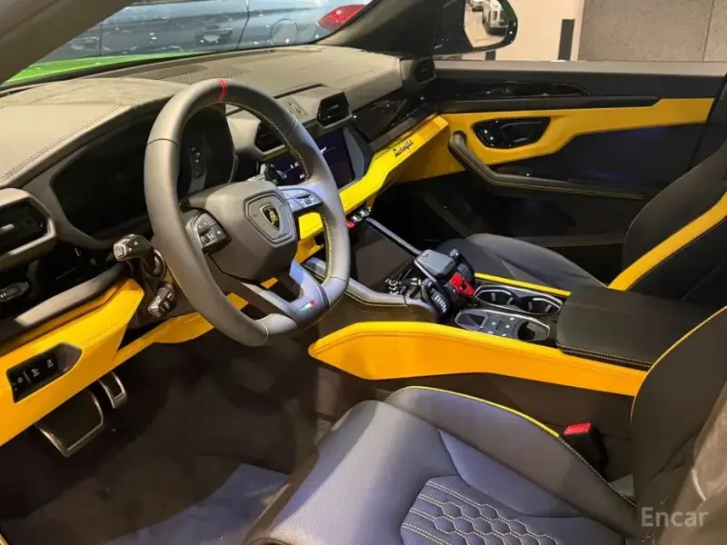 2026 Lamborghini Urus с пробегом 30 км