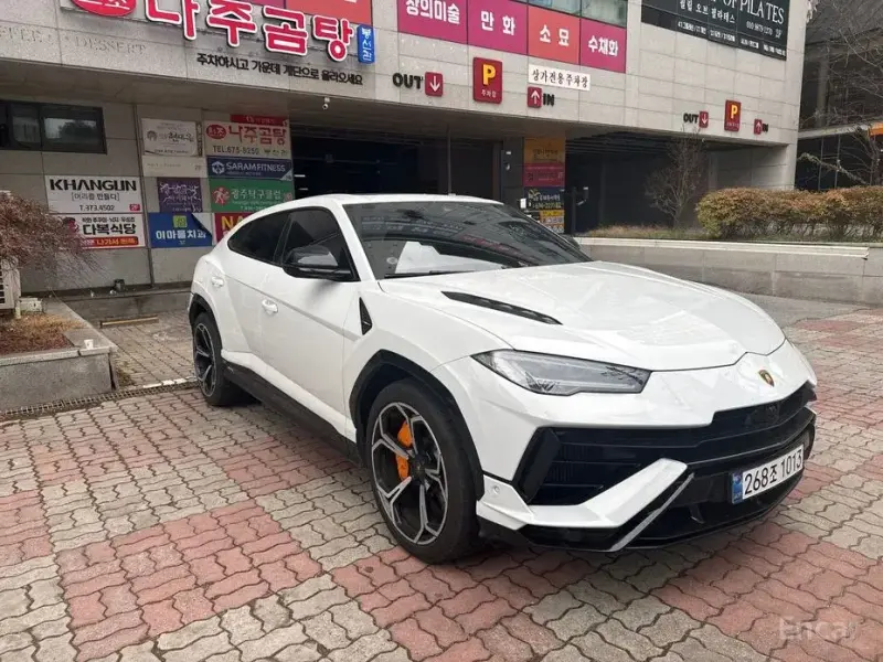 2024 Lamborghini Urus с пробегом 9 500 км
