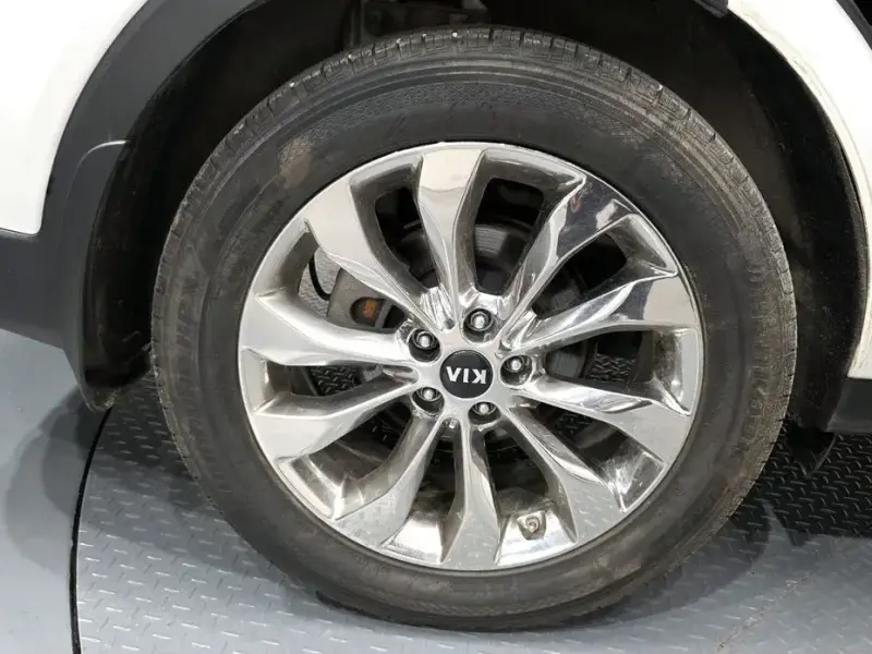 2017 Kia Sorento с пробегом 136 333 км