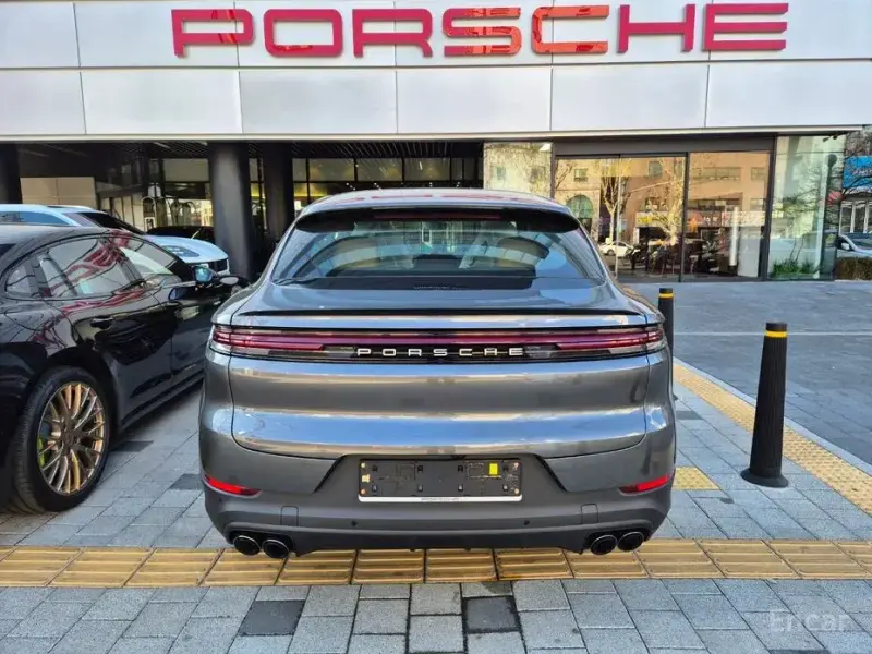 2025 Porsche Cayenne с пробегом 12 000 км