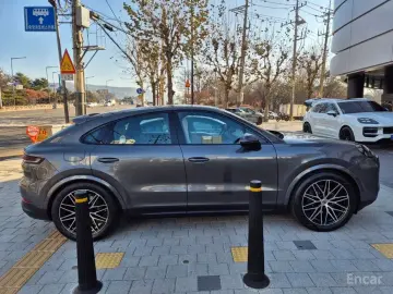 2025 Porsche Cayenne с пробегом 12 000 км