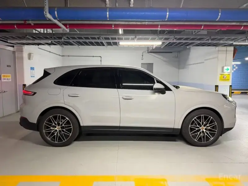 2025 Porsche Cayenne с пробегом 9 400 км