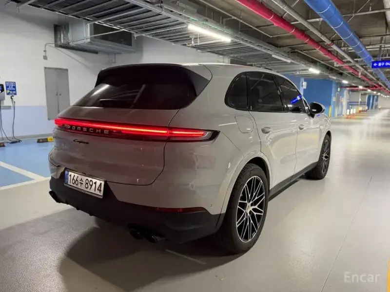 2025 Porsche Cayenne с пробегом 9 400 км