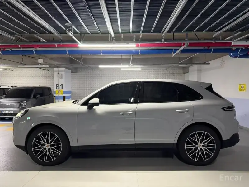 2025 Porsche Cayenne с пробегом 9 400 км