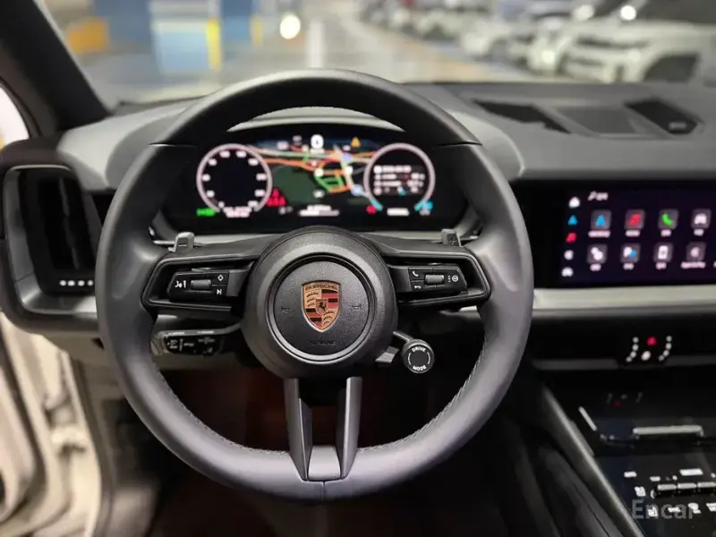 2025 Porsche Cayenne с пробегом 9 400 км