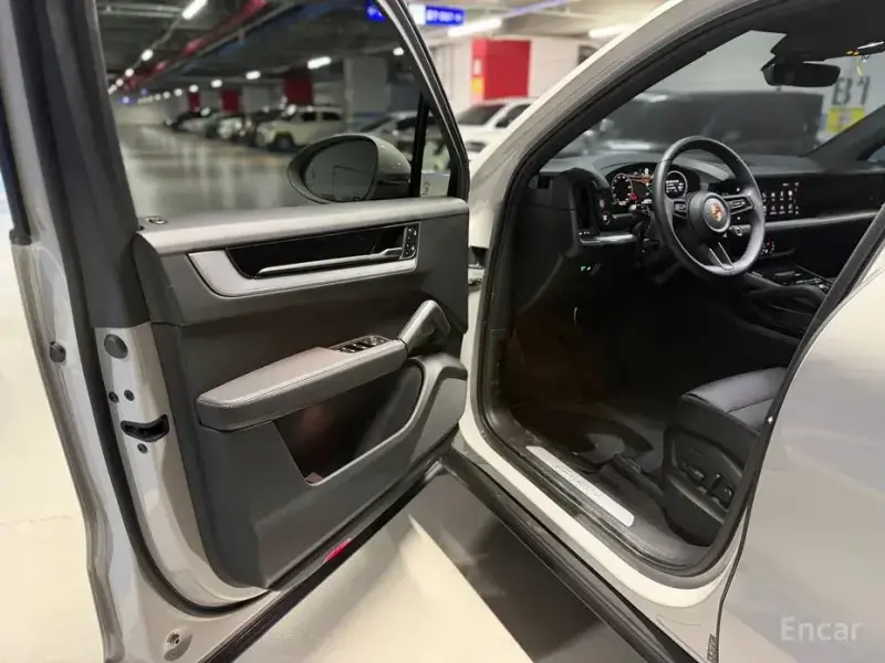 2025 Porsche Cayenne с пробегом 9 400 км