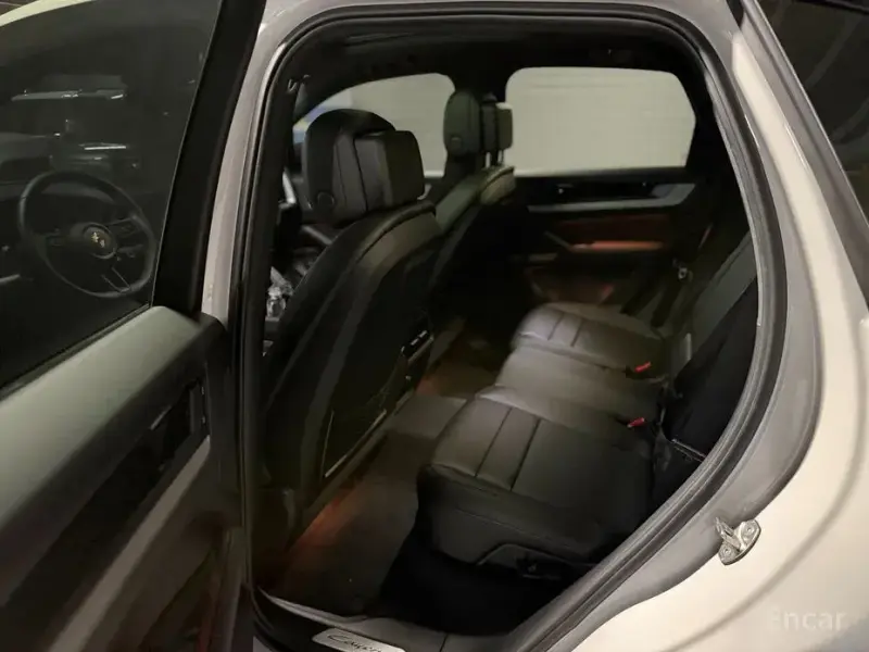 2025 Porsche Cayenne с пробегом 9 400 км